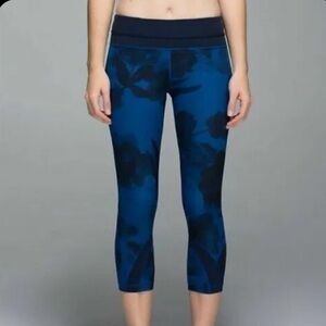 Lululemon Inspire crop II low rise inky floral leggings